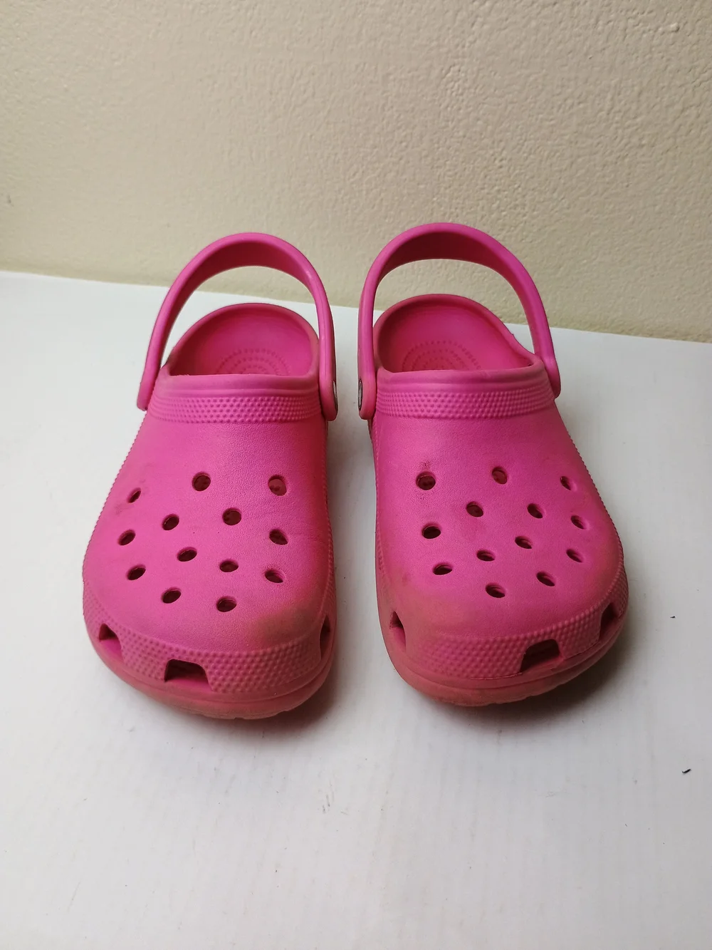 CROCS Toddler Girl 9 Classic Clogs - Hot Pink